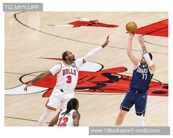 东契奇与乔丹历史唯一赛季场均32分7篮板7助攻的传奇成就解析